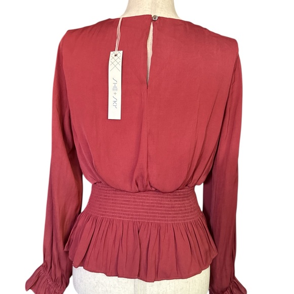 Women's long Sleeve Smock with gathered Waist with Key hole Back - Picture 2 of 2